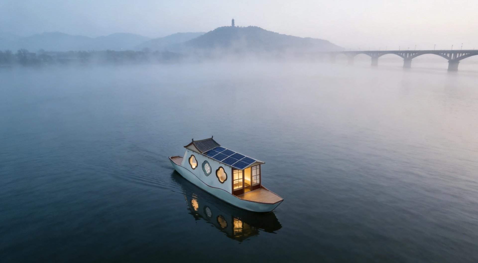 暮色中的湘江与游船