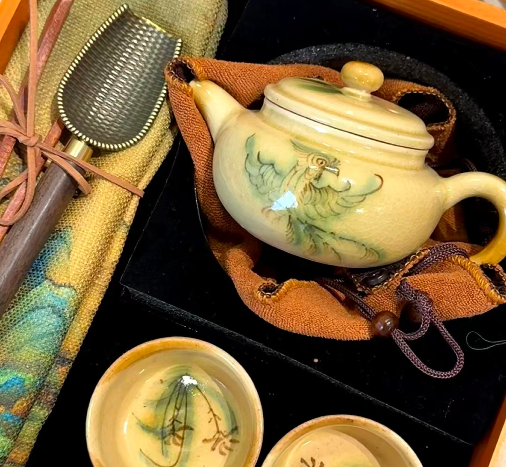 铜官窑手作陶瓷茶具：茶壶与两只茶杯